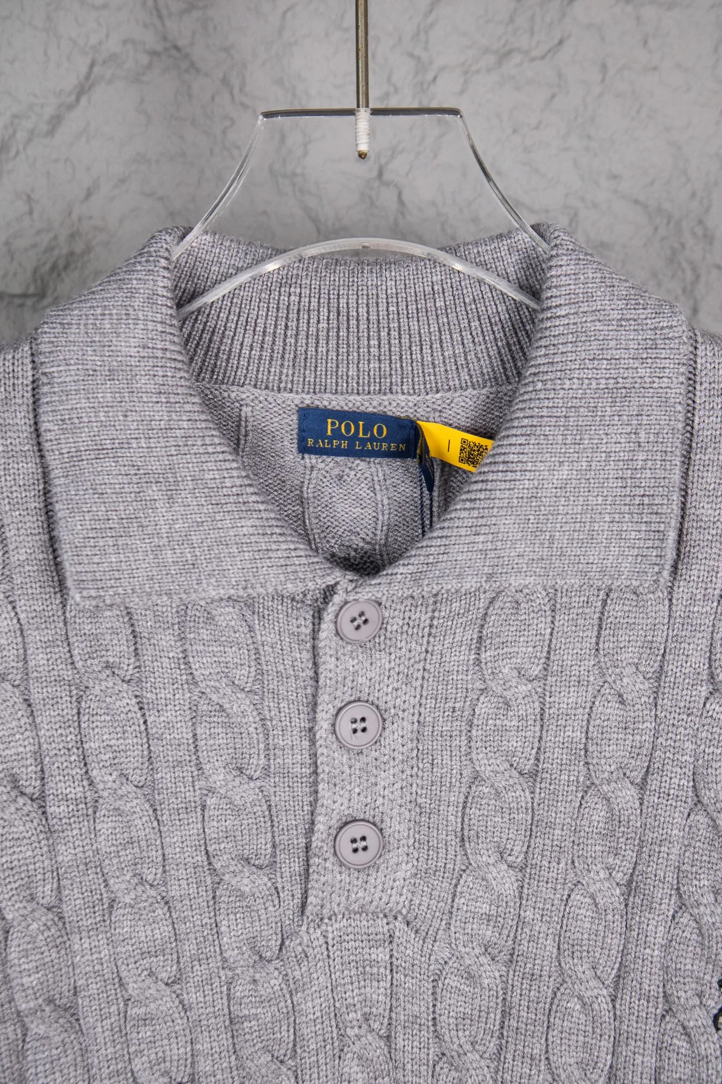 P240 Ralph Lauren 2025ss new twist sweater button cardigan. The fabric is made of imitation cashmere fabric. A full set of customized accessories. The highest version on the market. Color: Navy blue, black, white and gray. Size: S-XL.